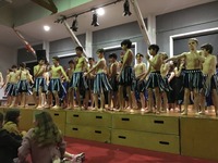 Kapa haka. Bilde fra skolens åpne Facebookside.